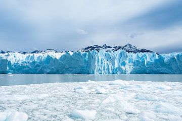 Perito Moreno by Linda Hanzen