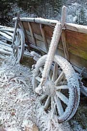 Historic wooden old wagon in winter by SusaZoom