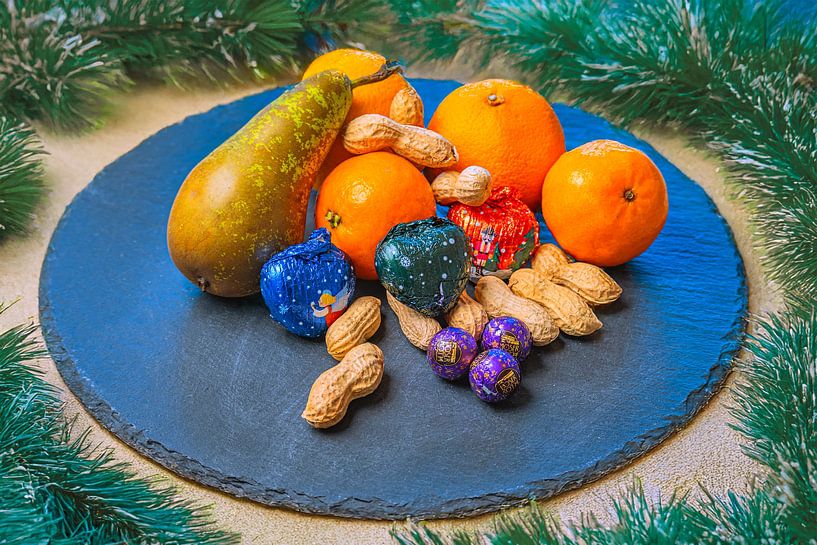 Weihnachtliche Arrangement auf dunkler Schieferplatte von Photoart-Naegele