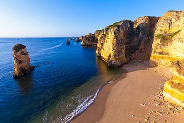 Zandstrand in Lagos bij de Algarve van Werner Dieterich