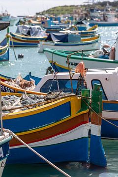 detail van een visserboot in de haven van Marsaxlokk op Malta van Eric van Nieuwland