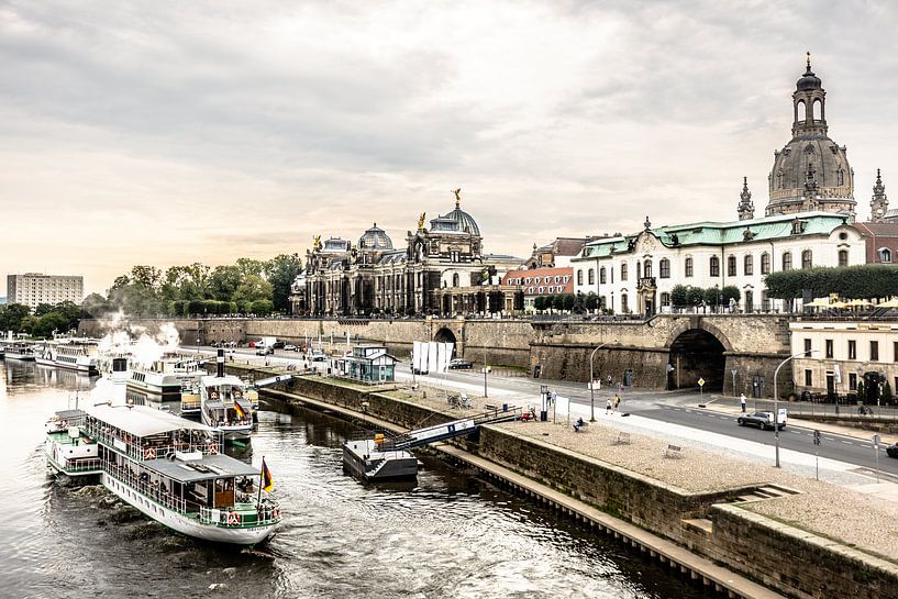 old town of Dresden with tour boat by Eric van Nieuwland