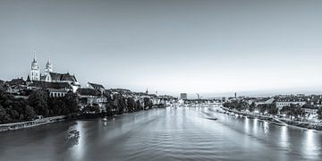 Panorama Skyline Basel in Zwitserland - monochroom van Werner Dieterich