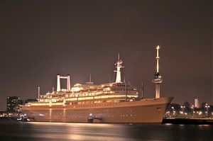 SS Rotterdam by night van Jan Sluijter