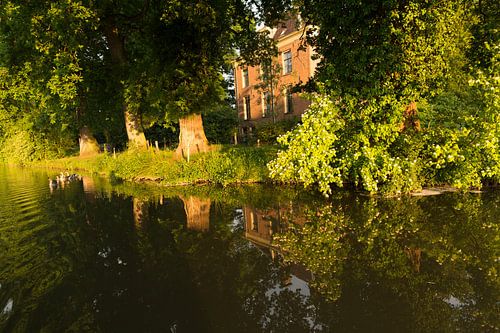 Landhuis Rhijnauwen gezien vanuit de Kromme Rijn