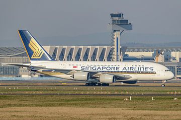 Singapore Airlines Airbus A380-800 (9V-SKT). by Jaap van den Berg