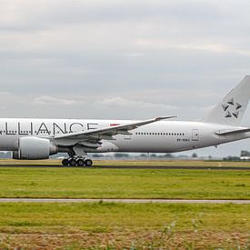 Singapore Airlines Boeing 777-300ER passenger aircraft. by Jaap van den Berg