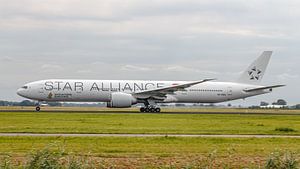 Passagierflugzeug vom Typ Boeing 777-300ER der Singapore Airlines.