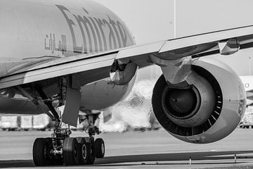 engine shot emirates 777 van Arthur Bruinen