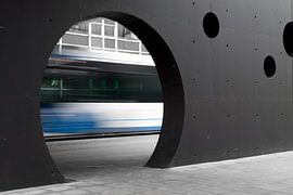 Stadsbus onderweg naar station von Marco de Groot