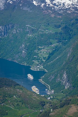 De weg Ørnevegen in Geirangerfjord, Noorwegen