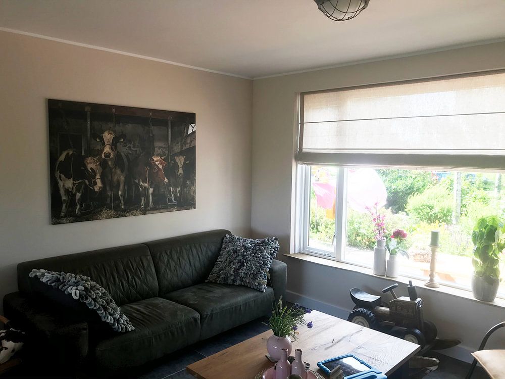 Koeien in oude koeienstal  van Inge Jansen 