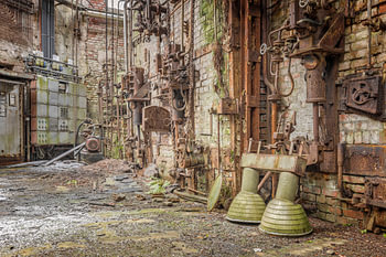 Lost Place - verlassenes Heizhaus - die Natur kommt zurück