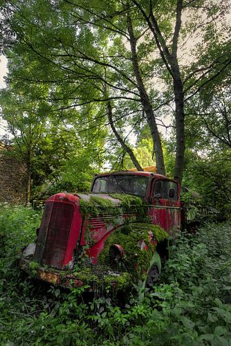 Urbex - Red Truck