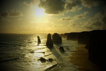 Zonsondergang bij de Twaalf Apostelen (Australië - The Great Ocean Road - Princetown) van Steve Puype