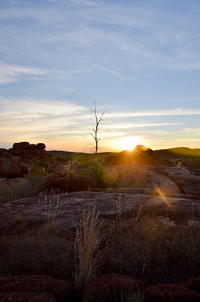 Sereniteit bij Devil's Marbles als de dag eindigd van Evelien Captein