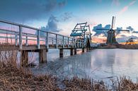 Zonsondergang molens Kinderdijk in de winter van Mark den Boer thumbnail