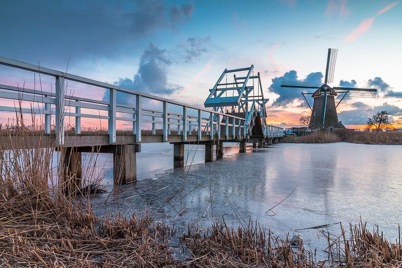 Zonsondergang molens Kinderdijk in de winter par Mark den Boer