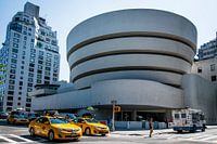 Guggenheim Museum New York met gele taxi's