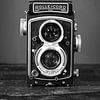 Photo rétro en noir et blanc d'un appareil photo Rolleicord - photographie vintage en noir et blanc sur Christa Stroo photography