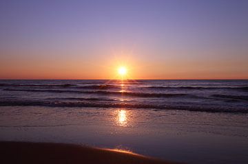 Zonsondergang op het strand van Egmond van LHJB Photography