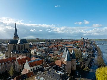 De mooie Hanzestad Kampen vanuit de lucht. van Evert Jan Kip