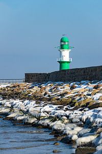 Mole in Warnemuende in winter time van Rico Ködder