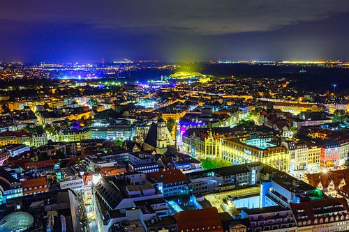 Een panoramisch uitzicht op Leipzig bij nacht