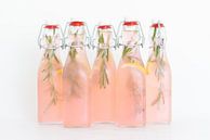 Selbstgemachte rosa Preiselbeer-Zitronen-Limonade von Anki Wijnen Miniaturansicht