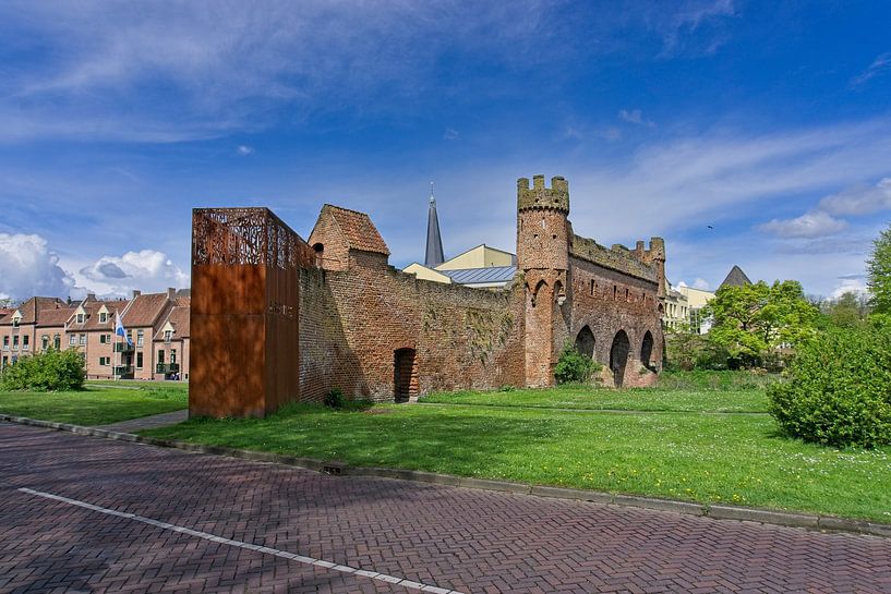 Berkelruïne, stadspoort over de Berkel in Zutphen van Henk van Blijderveen