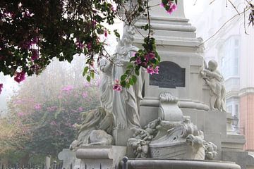 Sculpture group in Cadiz Spain. by Jan Katuin