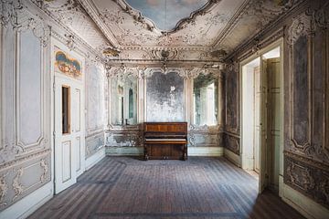 Piano in Abandoned Salon. by Roman Robroek - Photos of Abandoned Buildings