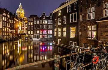 Stadsgezicht in de nacht van Amsterdam van Martijn van Dellen
