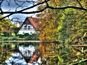 Waterreflectie met vakwerkhuis