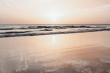 Zonsondergang op het strand in pastelkleuren | foto art print | Andalusië Spanje