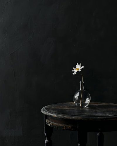 Stilleven met een bloem, minimalisme