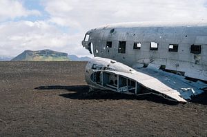 Flugzeugwrack in Island von Tim Vlielander
