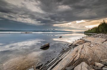 Orage près du lac Järpen - Kallsjön (Suède) sur Marcel Kerdijk