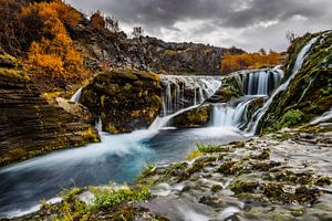 Waterval bij Gjáin van Edwin van Wijk