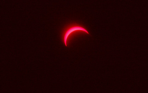Eine abstrakte Erinnerung an den Moment, als sich das Licht für einen Augenblick der Dunkelheit beugen musste