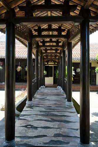 De traditionele houten doorgang van een pagode