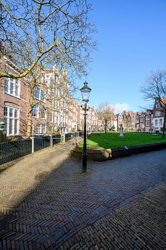 Beguinage Amsterdam by Peter Bartelings
