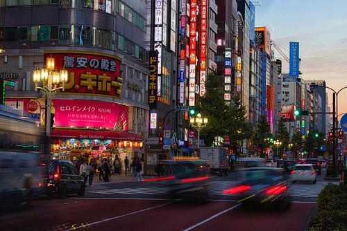 Yasukuni-dori straat in Tokio, Japan.