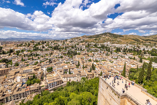 Uitzicht over Granada vanaf de Torre de la Vela
