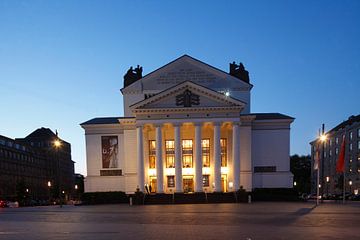 Deutsche Oper am Rhein/Theater der Stadt Duisburg am K�nig-Heinrich-Platz bei Abendd�mmerung, Duisbu