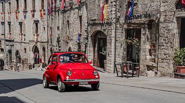 Bella Italia, beautiful old Fiat 500 rides in medieval Gubbio in Umbria. La vita e bella !