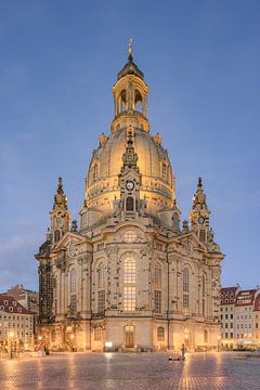 Frauenkirche Dresden in de avond van Michael Valjak