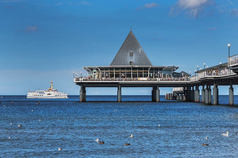 Heringsdorf Pier, Germany by Gunter Kirsch