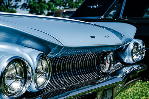 Buick LeSabre 1960: Chrom und Charakter an der Front