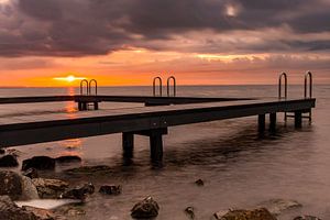 Sonnenaufgangs-Anlegestelle Grevelingenmeer Ouddorp von Marjolein van Middelkoop